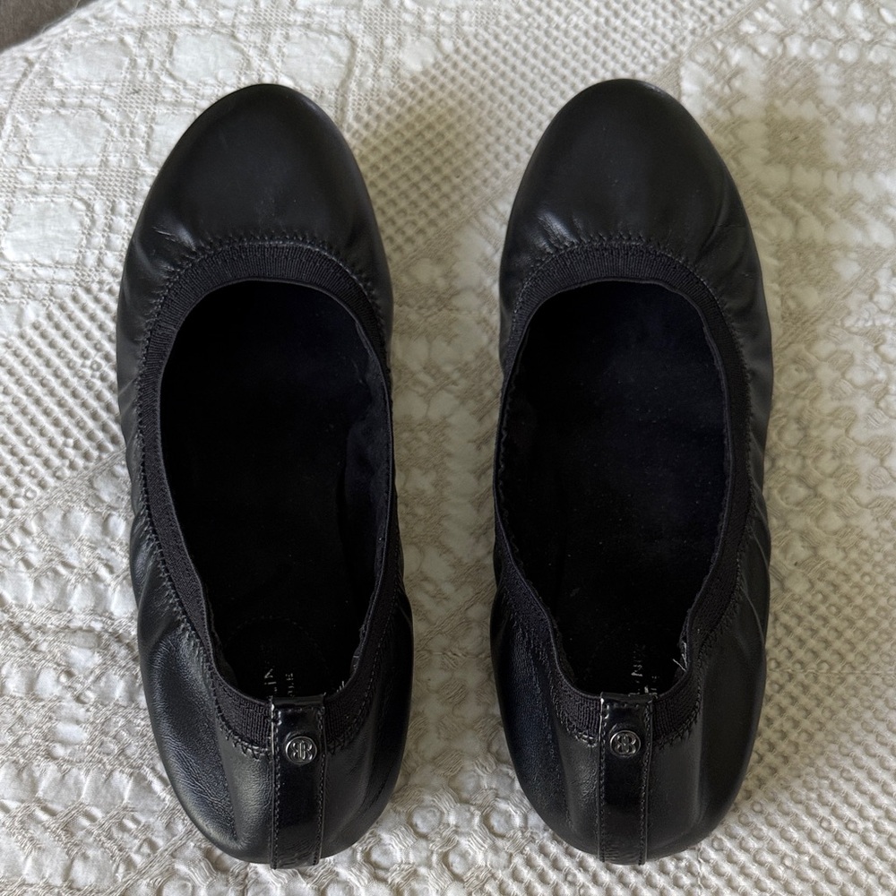 Bandolino Black Leather Ballet Flats